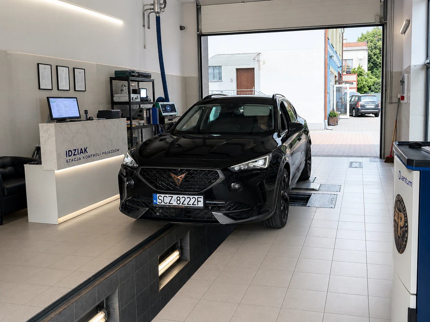 Cupra na czystym stanowisku diagnostycznym Stacji Kontroli Pojazdów IDZIAK w Częstochowie